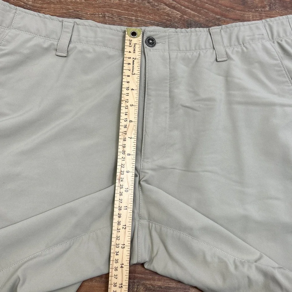 Under‎ Armour Heatgear Shorts Mens 42 Loose Fit Beige Tan Golf Outdoors Stretch